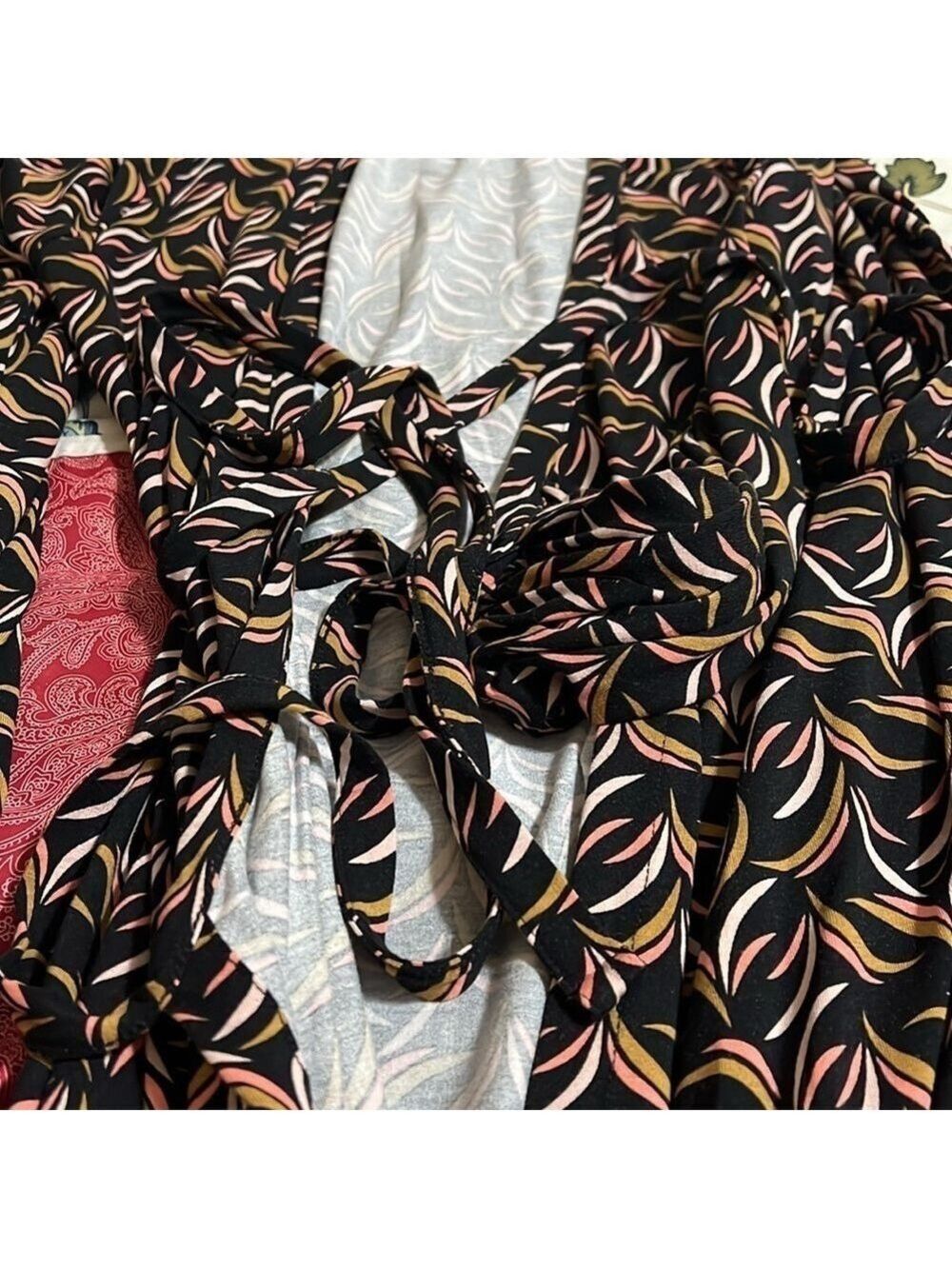 BODEN wrap dress in stylish print. Black/tan/light coral. Like new 8L - Picture 12 of 12